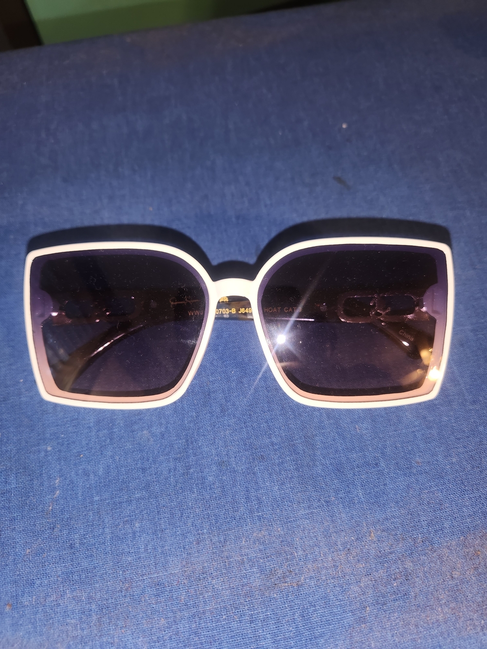 Jessica Simpson Square Sunglasses with Pink Frame and Black Lenses